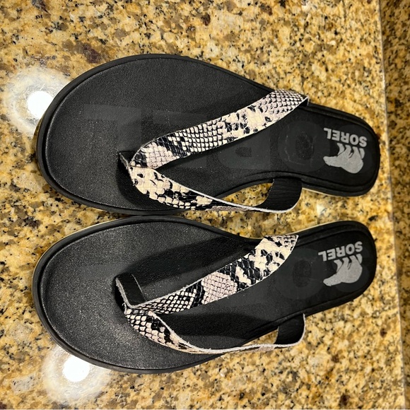 Sorel Ella II Flip Flop Sandals Black White Faux Reptile Size 9 - Picture 5 of 5